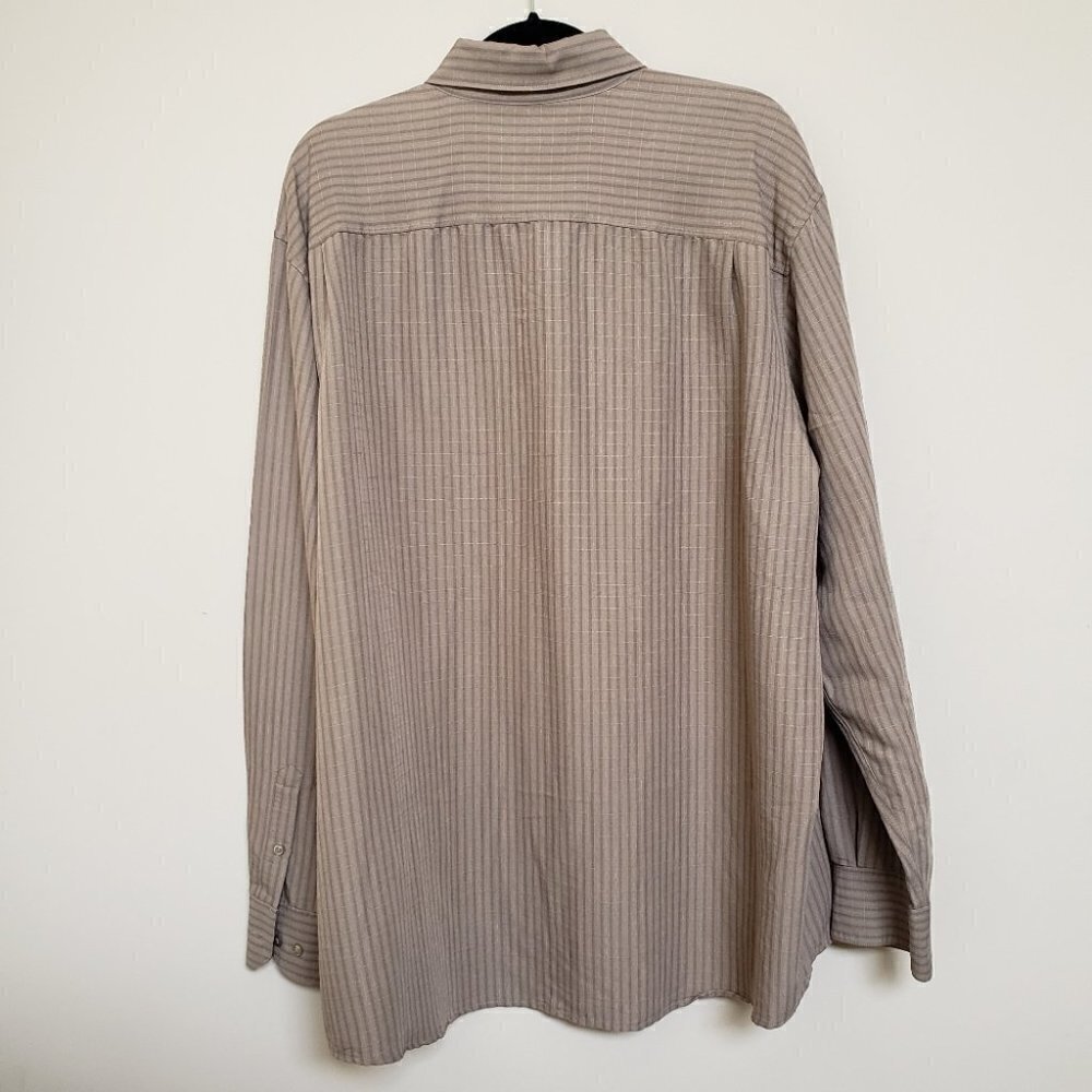 LIZ CLAIBORNE Men's Casual Buttoned Shirt - Picture 3 of 5